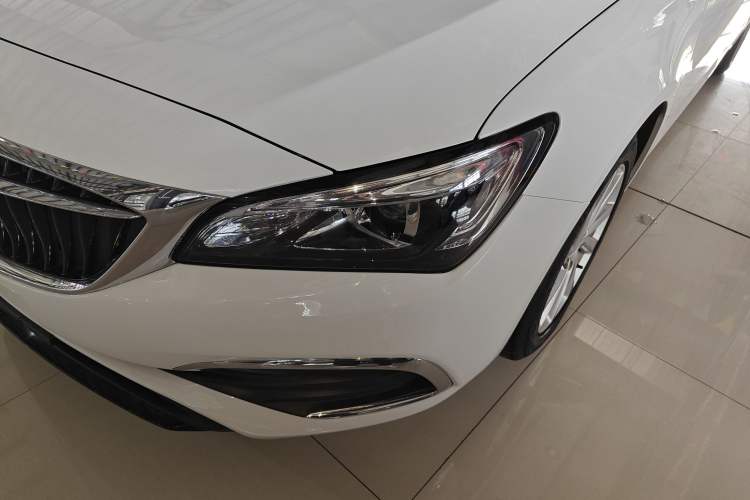 Used Buick Verano 2018 Sedan 15S Automatic Leading Model Left Front Headlight