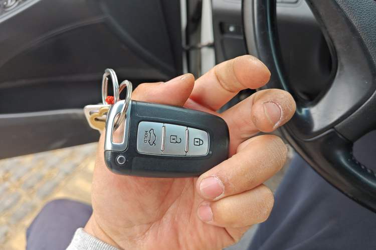 Used Hyundai Sonata 2014 2.0L Automatic Luxury Edition Vehicle Key