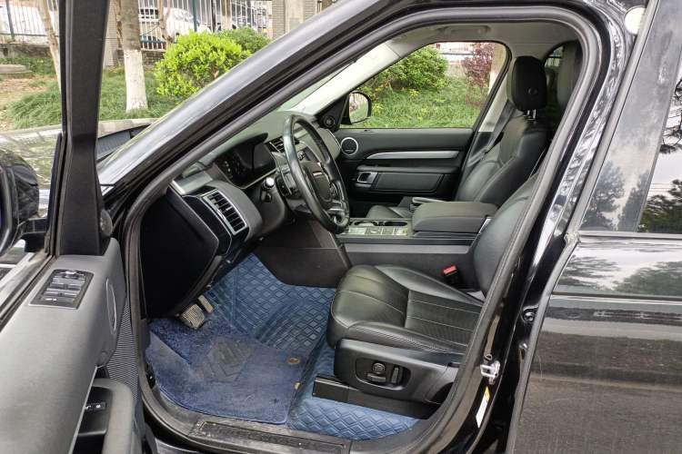 Used Land Rover Discovery 2020 3.0 SC V6 30th Anniversary Special Edition Left Front Seat