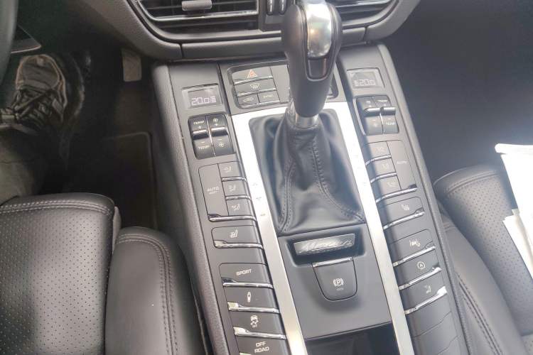 Used Porsche Macan 2018 Macan 2.0T Gear Lever