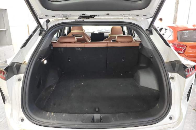 Used CHANGAN UNI-Z 2025 500Bar PRO Trunk