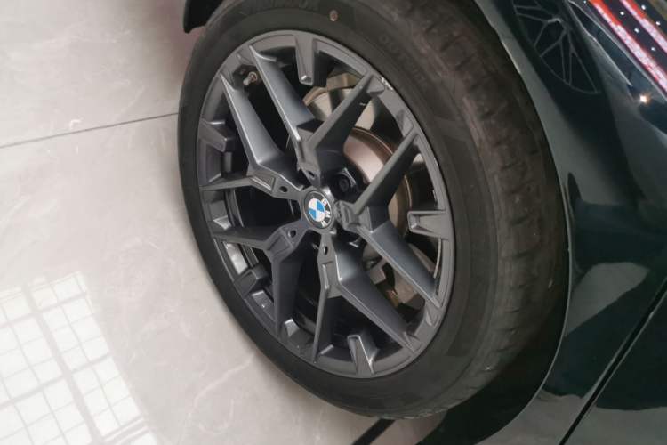 Used BMW 3 Series 2025 330Li M Sport Shadowline Package Right Rear Wheel Hub