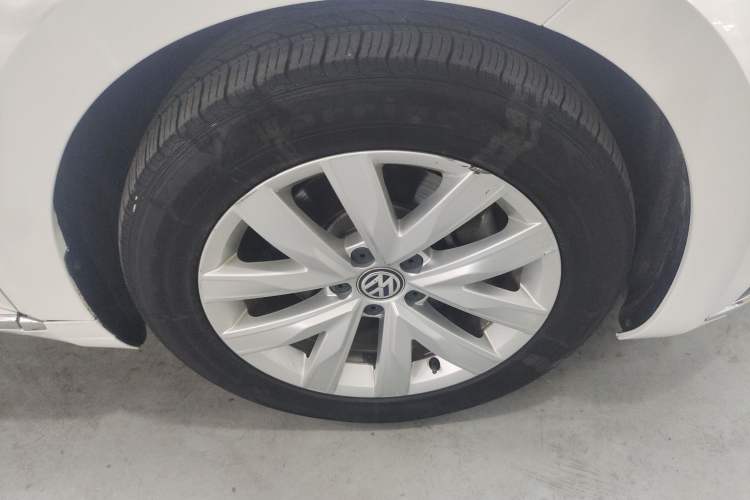 Used Volkswagen FAW-Volkswagen CC 2020 330TSI Huayan Edition China VI Standard Right Front Wheel Hub