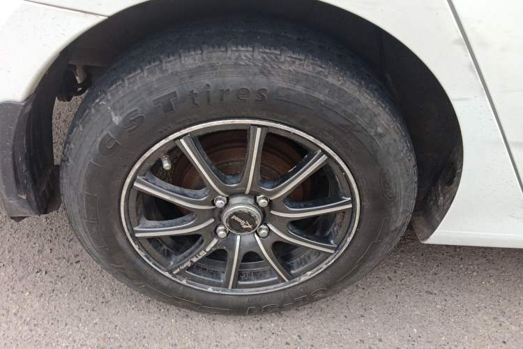 Used Hyundai Verna (older generation) 2014 1.4L Manual Smart GLS Trim Right Rear Wheel Hub