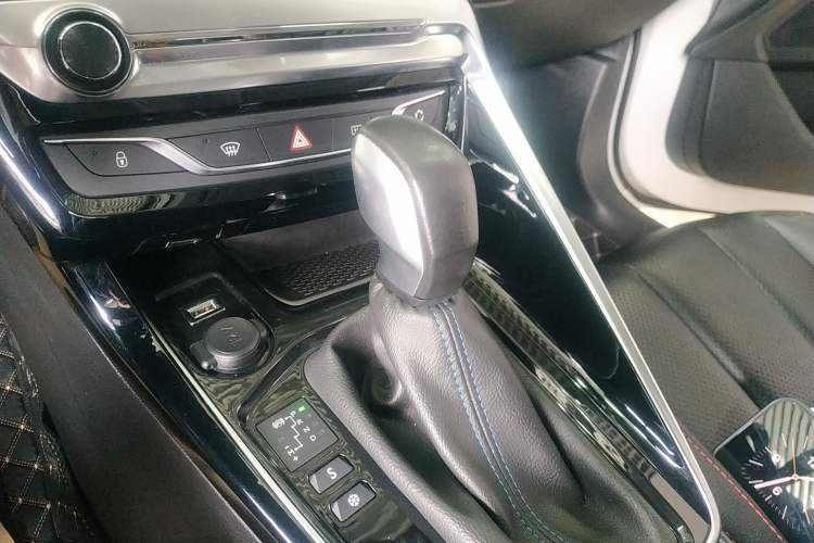 Used Peugeot 308 2018 1.6L Automatic Luxury Edition Gear Lever
