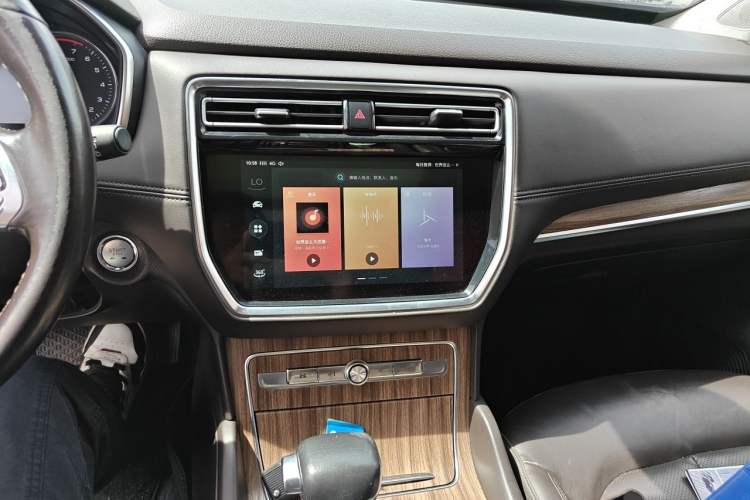 Used Roewe RX8 2018 30T Smart Connectivity Two-Wheel Drive Supreme Edition Audio And AC Panel