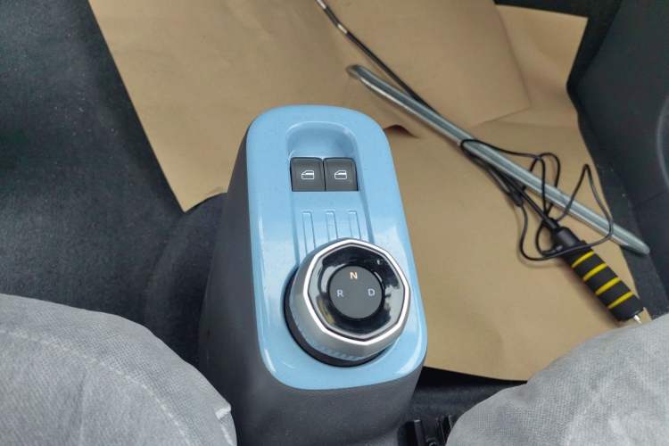 Used Geely Galaxy Panda 2024 Panda Mini 200km Endurance Bear Gear Lever