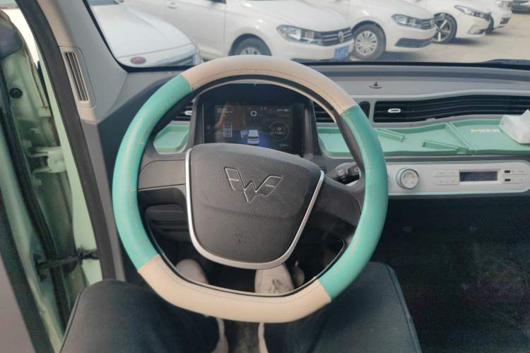 Used Wuling Hongguang MINIEV 2022 Macaron Fashion Edition Lithium-Nickel-Cobalt-Alpha-oxide Steering Wheel