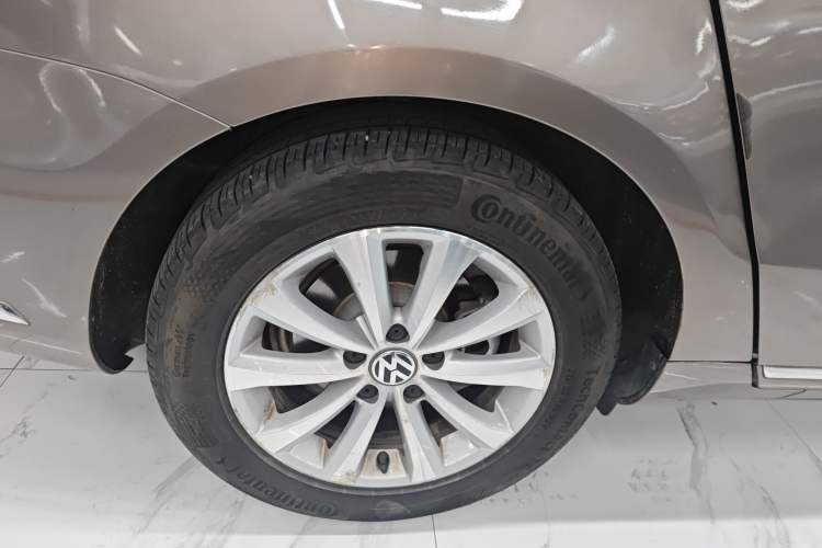 Used Volkswagen Magotan 2015 Facelift 1.8TSI Luxury Model Exterior 5