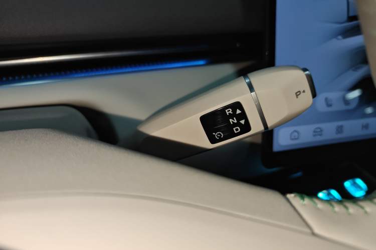 Used Deepal L07 2024 230Max Qiankun Intelligent Driving ADS SE Range-Extended Version Gear Lever