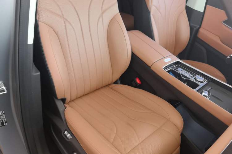 Used Chery Tiggo 8 L 2024 2.0T Two-Wheel Drive Prestige Version 5 Seats