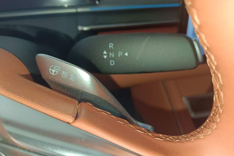 Used BYD Tang L 2025 DM 175KM Drone Player Edition Gear Lever