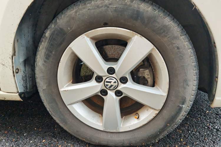 Used Volkswagen Gran Lavida 2013 1.6L Automatic Fashion Model Right Front Wheel Hub