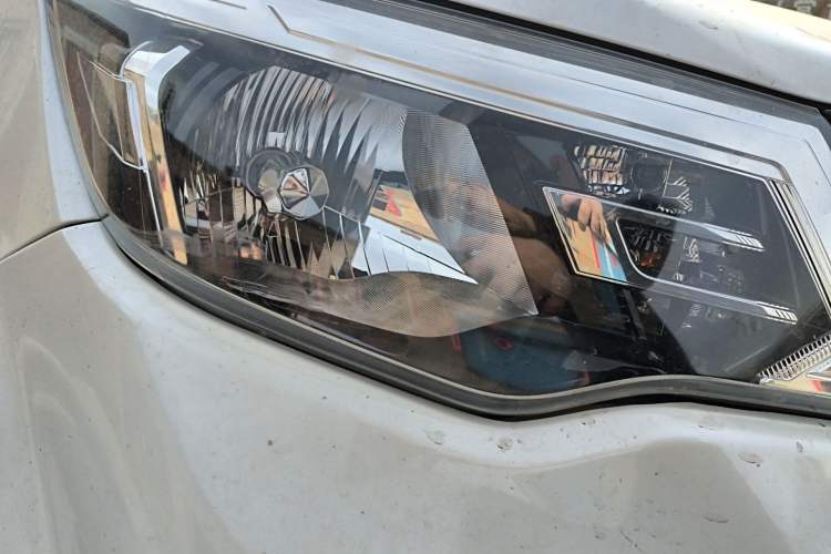 Used Nissan Terra 2018 2.5L Manual Two-Wheel Drive Elite Edition Right Front Headlight