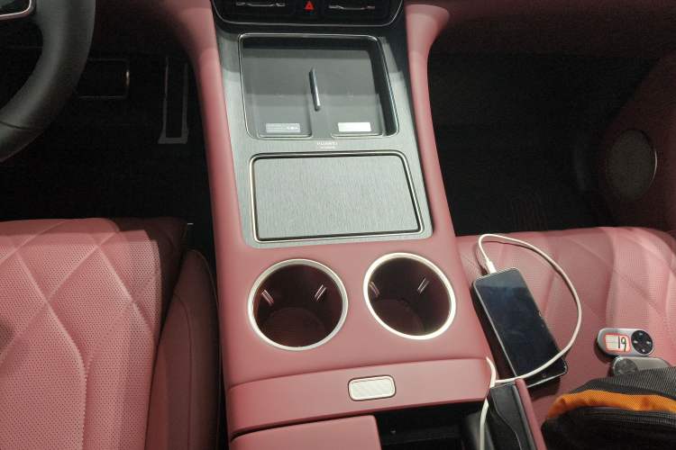 Used Hima AITO M8 2025 Model Pure Electric Max+ Six-Seat Four-Wheel-Drive Version