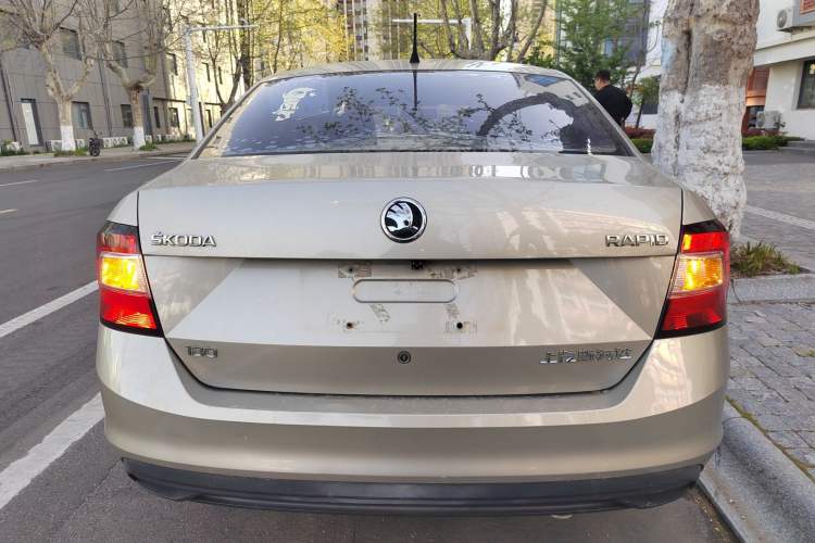 Used Skoda Rapid 2018 1.6L Manual Standard Edition
