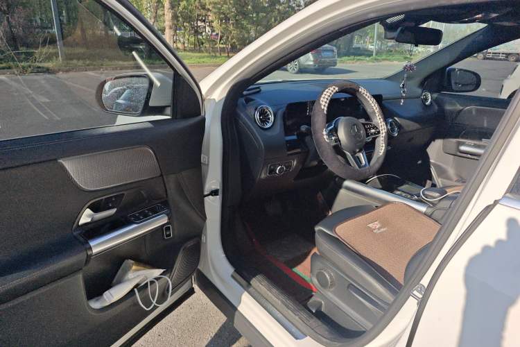 Used Mercedes-Benz GLA 2022 GLA 220 Driver Seat