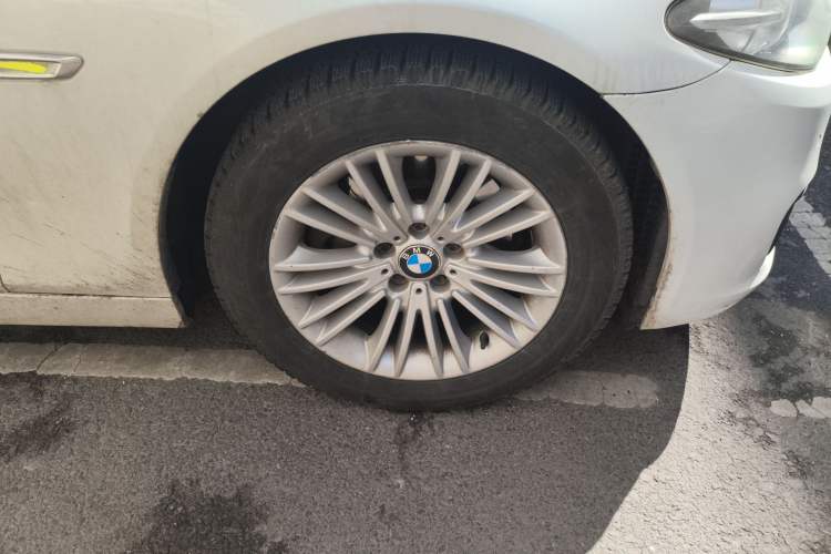 Used BMW 5 Series 2014 525Li Leading Model
