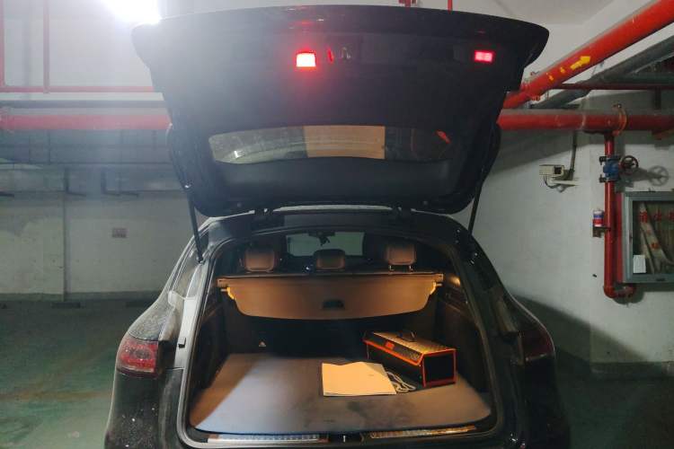 Used Mercedes-Benz EQC 2021 EQC 400 4MATIC Trunk