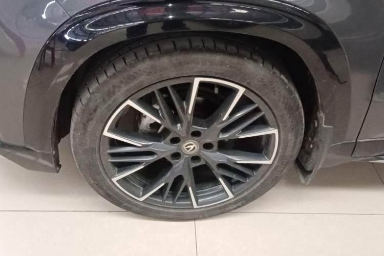 Used CHANGAN UNI-T 2023 Second-Generation 1.5T Prestige Model Left Front Wheel Hub