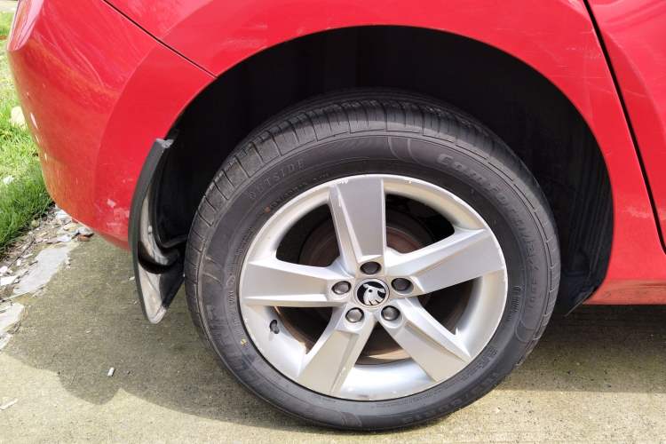 Used Skoda Fabia 2017 1.4L Automatic Car Enjoy Edition Right Rear Wheel Hub