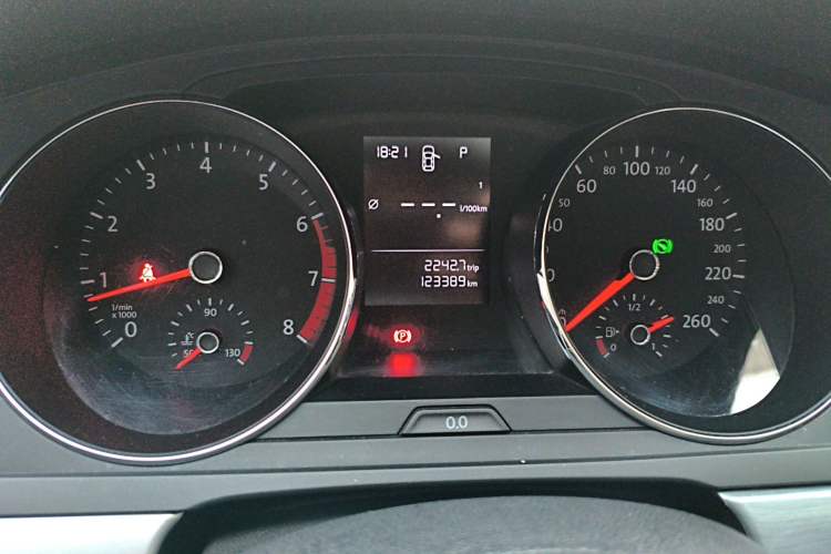 Used Volkswagen Lamando 2015 230TSI DSG Fashion Edition Odometer Close Up