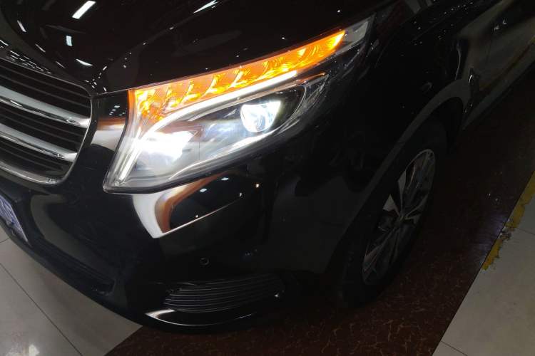 Used Mercedes-Benz V-Class 2017 V 260 Avantgarde Edition