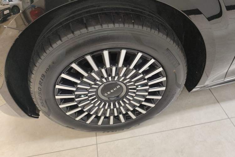 Used Zeekr 009 2024 7-Seater Walk-Through Version Four-Wheel Drive 108 kWh Exterior 4