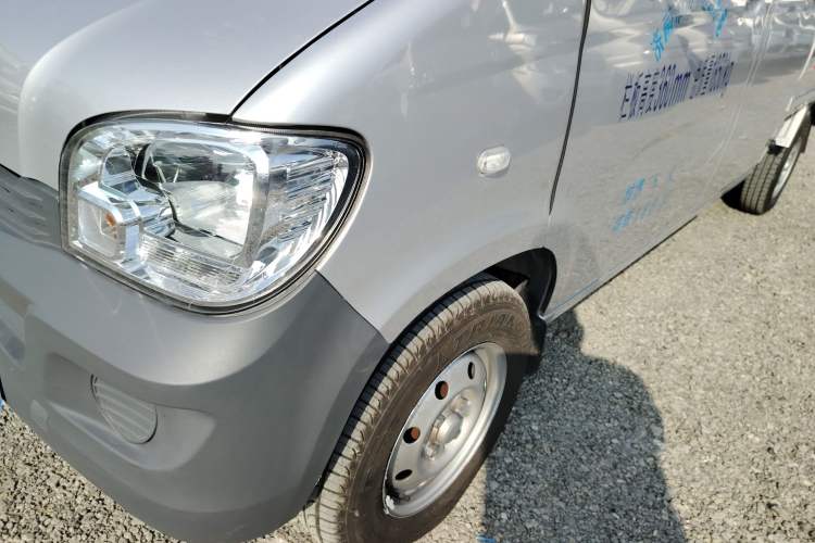 Used Wuling Zhiguang Small Truck 2023 1.5L Double-Cab LAR