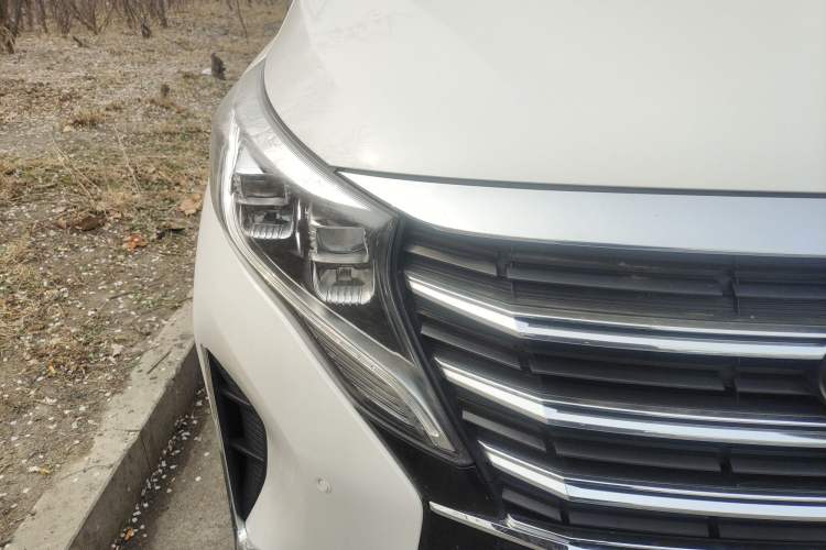 Used GAC Trumpchi M8 2021 Lingxiu Series 390T Ultimate Edition Right Front Headlight
