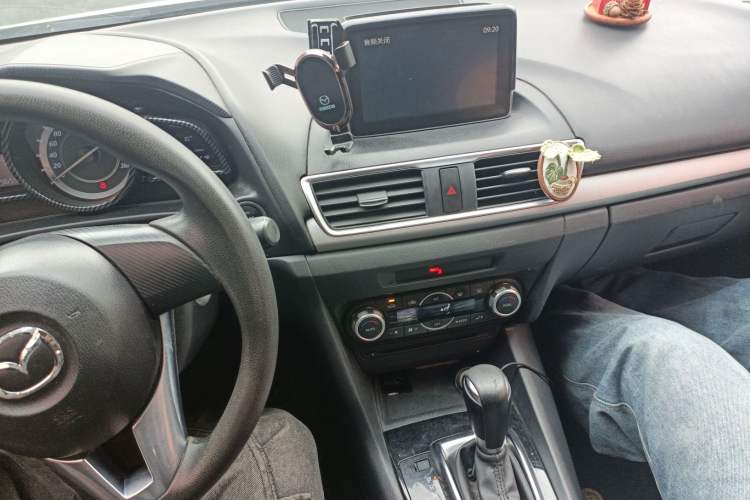 Used Mazda Mazda 3 Axela 2014 Sedan 1.5L Automatic Luxury Model
