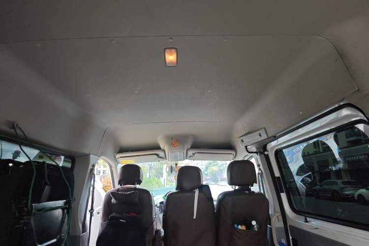 Used SAIC MAXUS Xintu V80 2021 2.0T AMT Classic Aoyuntong Short Wheelbase Mid-Roof 5/6-Seater