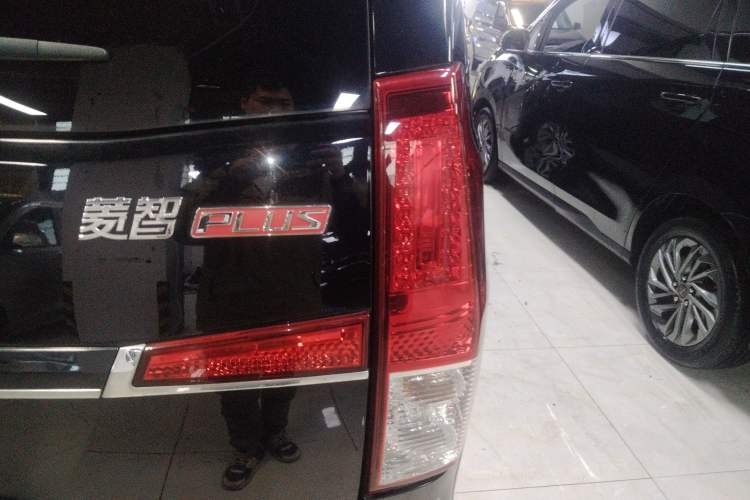 Used FORTHING Lingzhi PLUS 2021 2.0L Manual Luxury 7-Seater Exterior 3