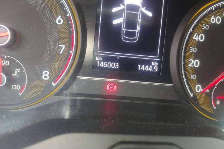 Used Volkswagen Passat 2020 330TSI Elite Edition China VI Odometer Close Up