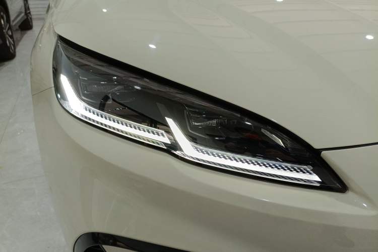 Used BYD Seal 06 New Energy 2025 DM-i Smart Drive 120KM Deluxe Model Right Front Headlight