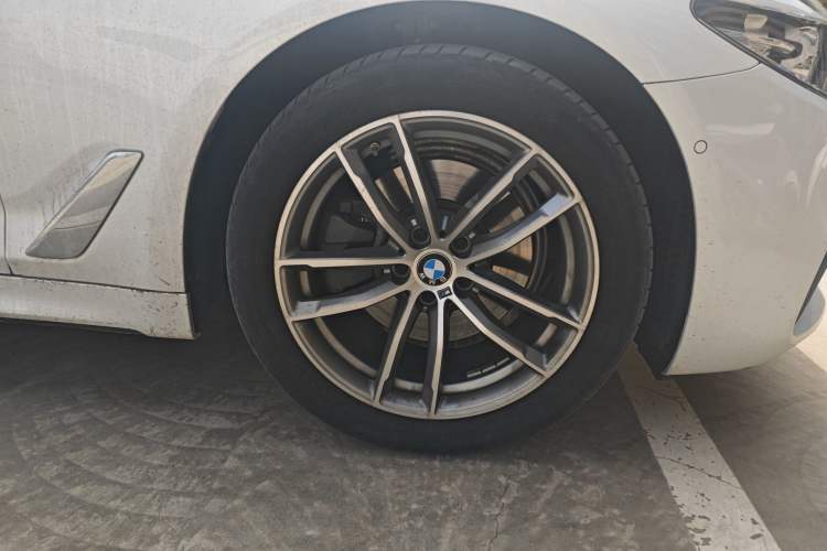 Used BMW 5 Series 2020 525Li M Sport Package Right Front Wheel Hub