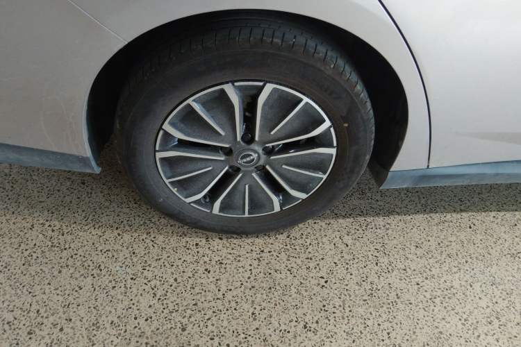 Used Nissan N6 2026 Model 180 Max Exterior 2