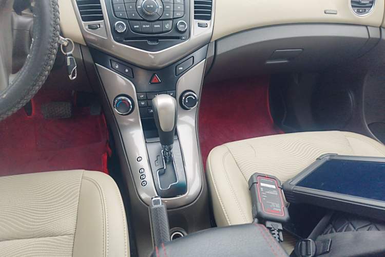 Used Chevrolet Cruze 2015 1.5L Classic SE AT Gear Lever