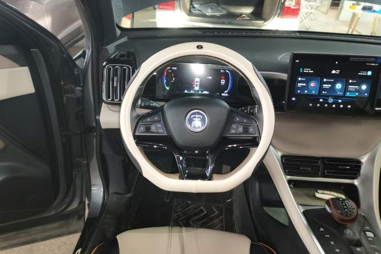 Used BYD Song Pro New Energy 2024 HONOR Edition DM-i 71KM Navigation Model Steering Wheel