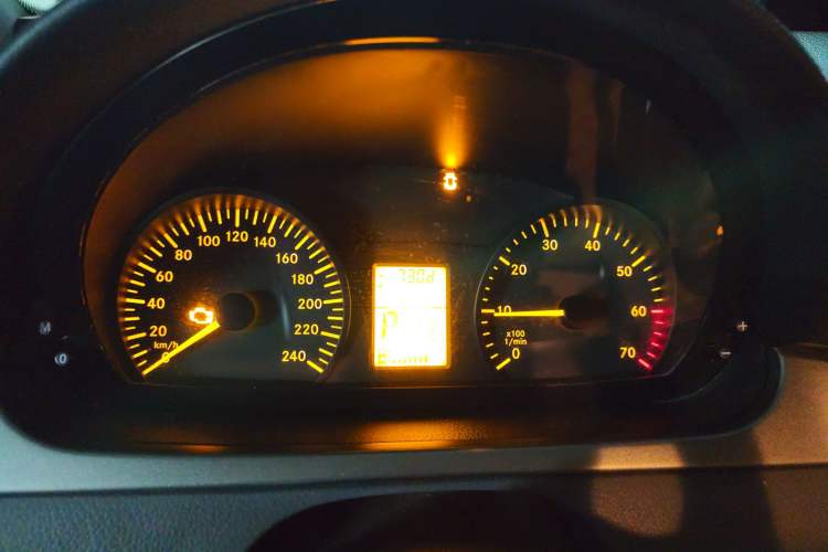 Used Mercedes-Benz Vito 2011 2.5L 7-seater executive version