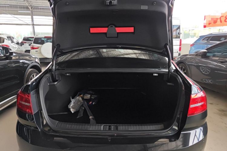 Used Volkswagen Magotan 2017 330TSI DSG Leading Model Trunk