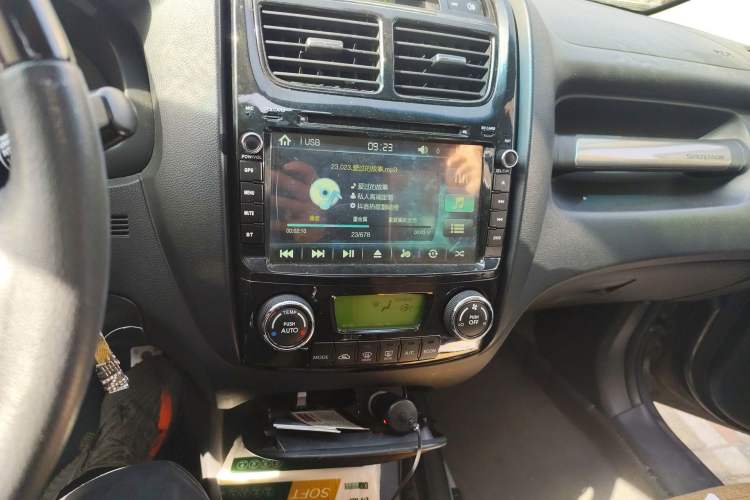 Used Kia Sportage 2012 2.0L Manual Two-Wheel Drive GLS Audio And AC Panel