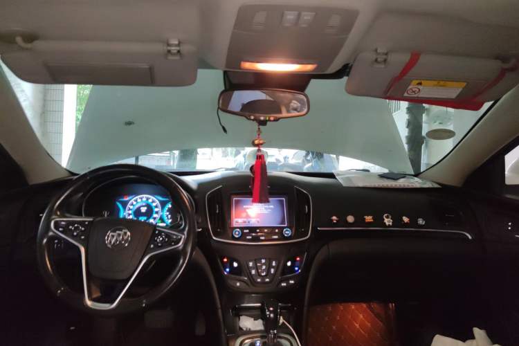 Used Buick Regal 2015 1.6T Elite Tech Model Headliner