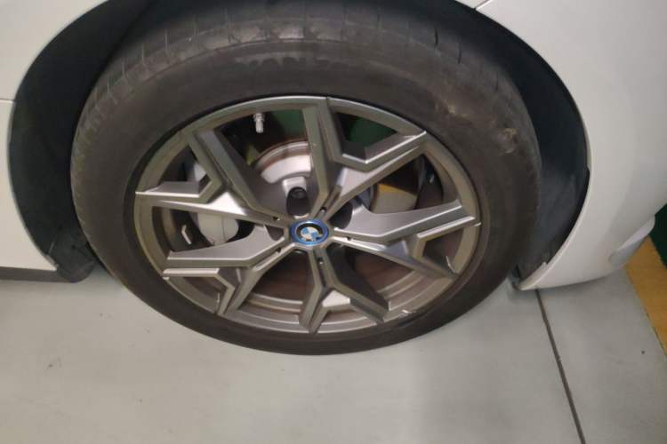 Used BMW i3 2024 eDrive 35 L Right Front Wheel Hub