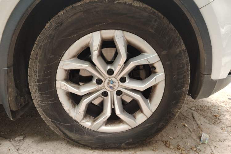 Used BORGWARD BX5 2017 20TGDI Automatic Two-Wheel Drive Pioneer Edition Right Front Wheel Hub