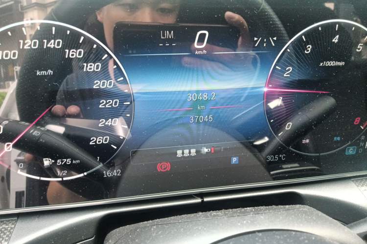 Used Mercedes-Benz C-Class 2023 Second Facelift C 260 L Starry Night Sports Edition Odometer Close Up