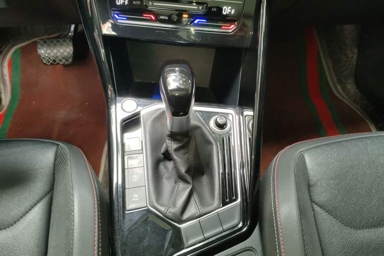 Used Volkswagen Tayron 2020 280TSI Two-Wheel Drive Luxury Connect Edition Gear Lever