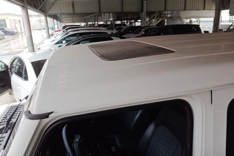 Used 212 T01 2024 2.0T Explorer Roof