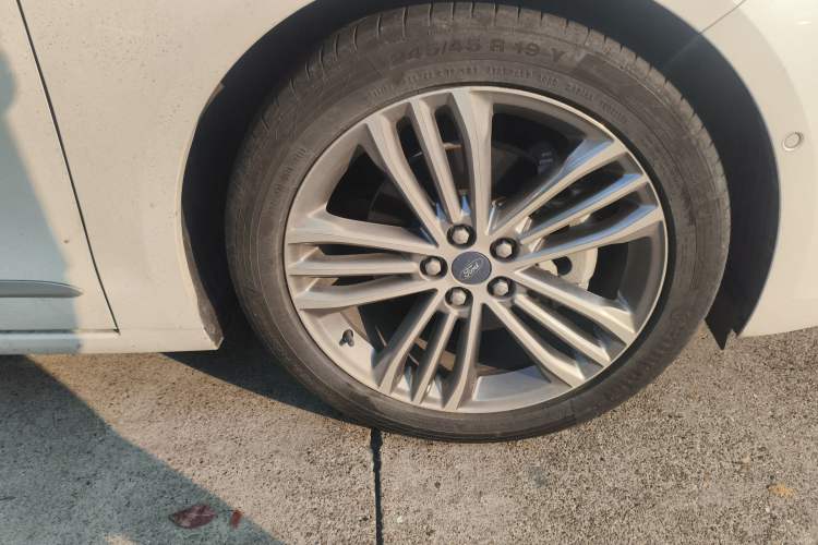 Used Ford Taurus 2019 EcoBoost 245 Vignale Deluxe Edition
