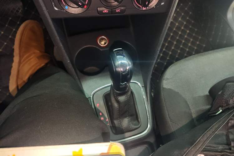 Used Volkswagen Polo 2014 1.6L Automatic Comfort Edition
